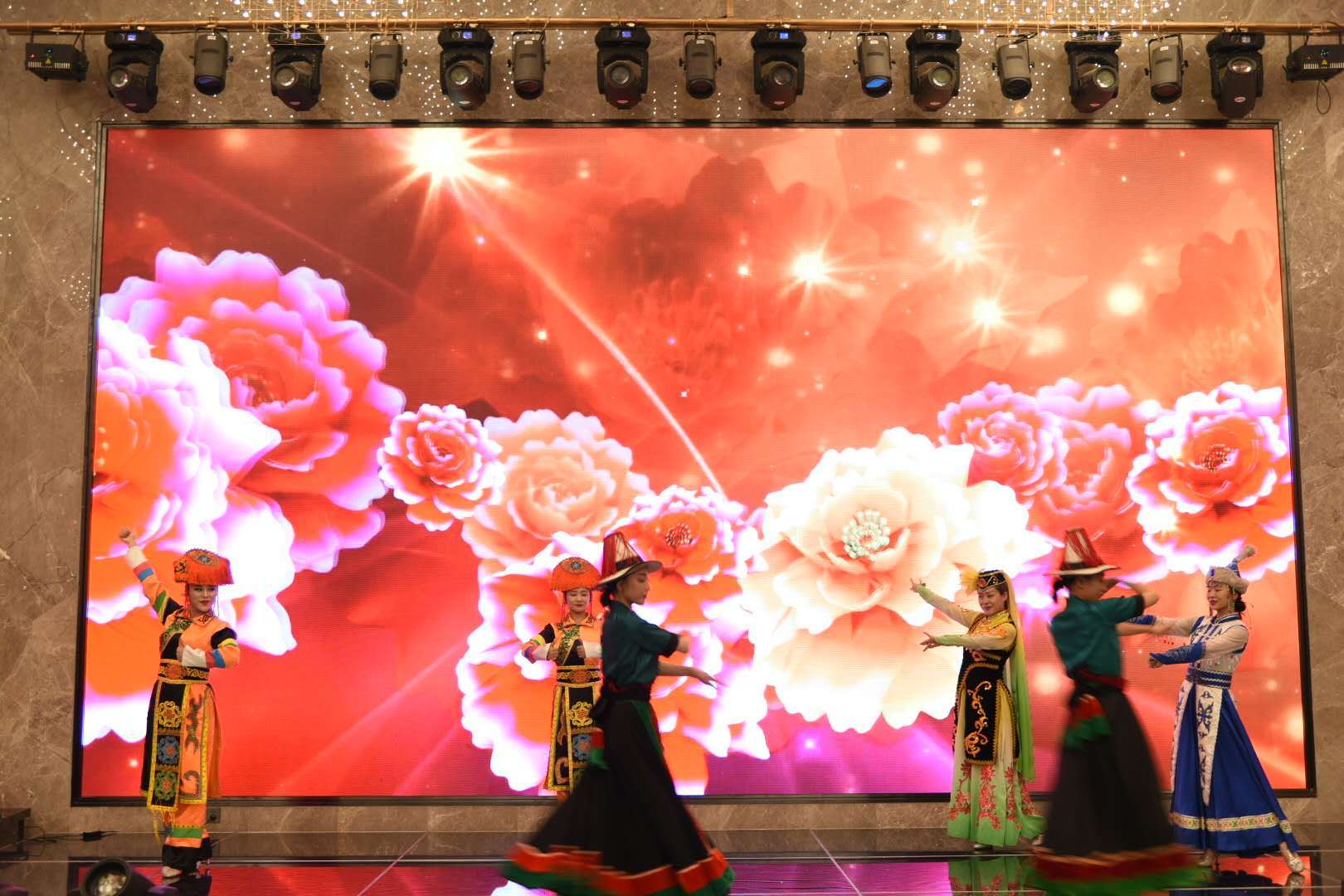 升華電梯集團(tuán)西北基地投產(chǎn)慶典在青海西寧隆重舉行(圖11) 升華電梯集團(tuán)西北基地投產(chǎn)慶典在青海西寧隆重舉行(圖11)