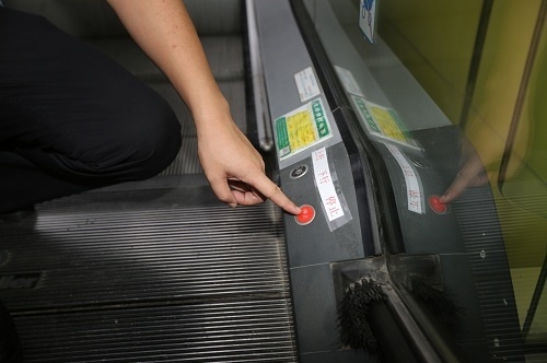 收藏！自動扶梯的內部結構視頻請查收！乘坐扶梯請看好扶穩！(圖2)